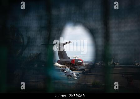 Nizza, Alpi Marittime, Francia. 29th Set, 2022. I jet privati sono visti parcheggiati presso l'aeroporto di Nizza Cote d'Azur. In Francia, gli attivisti chiedono il divieto dei jet privati per ridurre le emissioni di carbonio e combattere il riscaldamento globale (Credit Image: © Laurent Coust/SOPA Images via ZUMA Press Wire) Foto Stock