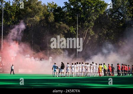 I fan dei draghi hanno mostrato la loro immagine durante una partita di hockey tra KHC Dragons e Racing, domenica 09 ottobre 2022 a Bruxelles, il giorno 7 della stagione belga della lega di hockey maschile 2022-2023. BELGA FOTO TOM GOYVAERTS Foto Stock