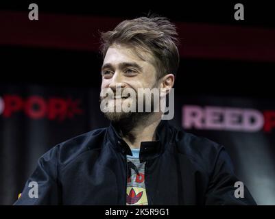 New York, Stati Uniti. 09th Ott 2022. Daniel Radcliffe partecipa al panel WEIRD: The al Yankovic Story durante il New York Comic con al Jacob Javits Center il 9 ottobre 2022. (Foto di Lev Radin/Sipa USA) Credit: Sipa USA/Alamy Live News Foto Stock