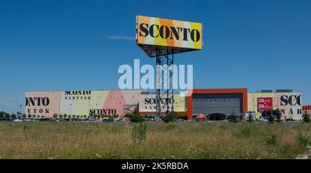 Bratislava, Slovacchia - 4 agosto 2022 : negozio di mobili Sconto. Sconto è un'azienda tedesca di vendita al dettaglio nel settore dell'arredamento. Foto Stock