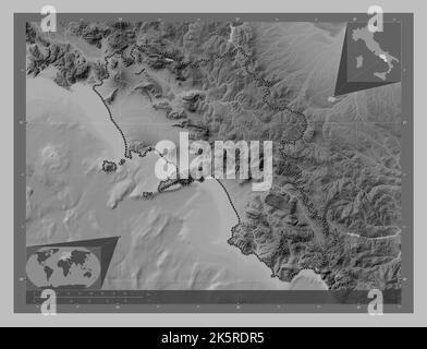 Campania, regione d'Italia. Mappa in scala di grigi con laghi e fiumi. Mappe delle posizioni ausiliarie degli angoli Foto Stock