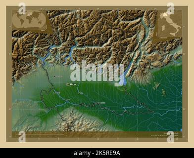 Lombardia, regione d'Italia. Mappa di altitudine colorata con laghi e fiumi. Località e nomi delle principali città della regione. Posizione ausiliaria ad angolo Foto Stock