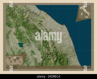 Marche, regione d'Italia. Mappa satellitare ad alta risoluzione. Mappe delle posizioni ausiliarie degli angoli Foto Stock