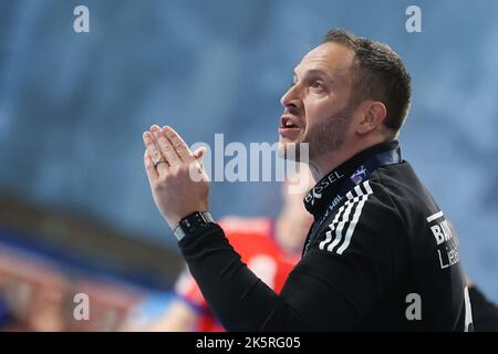 Norimberga, Germania. 06th Ott 2022. Pallamano: Bundesliga, HC Erlangen - Bergischer HC, giorno 7 all'Arena Nürnberger Versicherung. L'allenatore di Erlangen Raul Alonso gesta a margine. Credit: Daniel Karmann/dpa/Alamy Live News Foto Stock