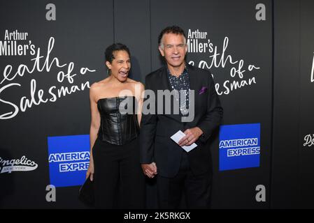 New York, Stati Uniti. 09th Ott 2022. Brian Stokes Mitchell assiste alla morte di una serata di apertura di Salesman Broadway al Teatro Hudson di New York, NY, il 9 ottobre 2022. (Foto di Efren Landaos/Sipa USA) Credit: Sipa USA/Alamy Live News Foto Stock