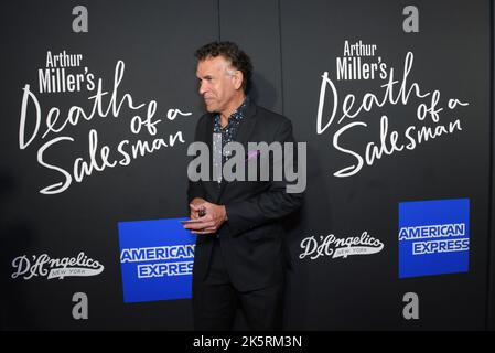 New York, Stati Uniti. 09th Ott 2022. Brian Stokes Mitchell assiste alla morte di una serata di apertura di Salesman Broadway al Teatro Hudson di New York, NY, il 9 ottobre 2022. (Foto di Efren Landaos/Sipa USA) Credit: Sipa USA/Alamy Live News Foto Stock