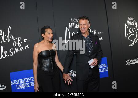 New York, Stati Uniti. 09th Ott 2022. Brian Stokes Mitchell assiste alla morte di una serata di apertura di Salesman Broadway al Teatro Hudson di New York, NY, il 9 ottobre 2022. (Foto di Efren Landaos/Sipa USA) Credit: Sipa USA/Alamy Live News Foto Stock