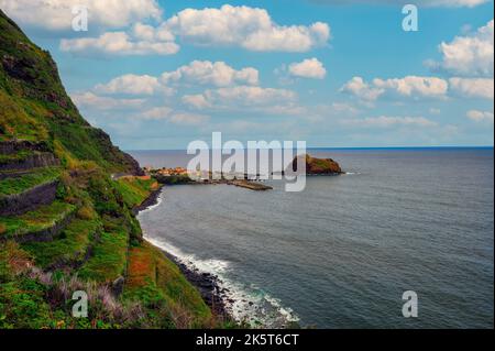 Vista aerea di Porto Moniz sull'isola di Madeira, Portogallo Foto Stock