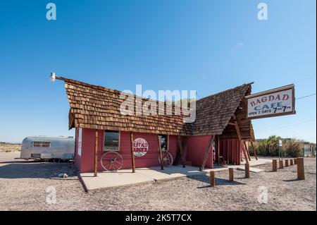 Bagdad Café nel deserto del Mojave sulla Route 66 a Newberry Springs, California, è stato il luogo del film cult di Percy Adlon. Foto Stock