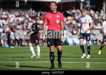 Aarhus, Danimarca. 09th Ott 2022. L'arbitro Morten Krogh visto durante la partita Superliga del 3F tra Aarhus GF e FC Midtjylland al Ceres Park di Aarhus. (Photo Credit: Gonzales Photo/Alamy Live News Foto Stock