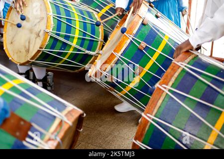 particolare degli strumenti percussivi caratteristici della festa del rosario Foto Stock