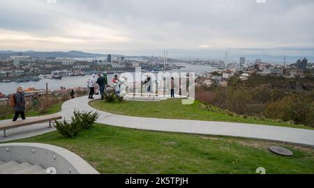 VLADIVOSTOK, RUSSIA - 9 OTTOBRE 2022: Parco di Nagornyy. Spazio pubblico contemporaneo. Foto Stock