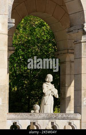 Statua di Giovanna d'Arco (1412-1431), santo patrono di Francia alla Basilica di Bois-Chenu a Domrémy-la-Pucelle (Vosges), Francia Foto Stock
