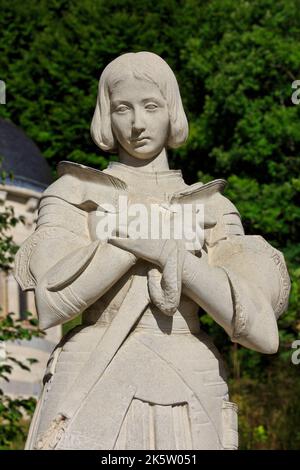 Statua di Giovanna d'Arco (1412-1431), santo patrono di Francia alla Basilica di Bois-Chenu a Domrémy-la-Pucelle (Vosges), Francia Foto Stock