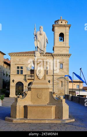 La Statua della Libertà (Statua della Libertà) in Piazza della Libertà a San Marino Foto Stock