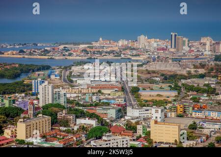 Colombia, la città vecchia di Cartagena è all'interno delle mura e protetta dallo status di patrimonio mondiale dell'UNESCO. 'Vista panoramica dal convento sul Pie de la P Foto Stock