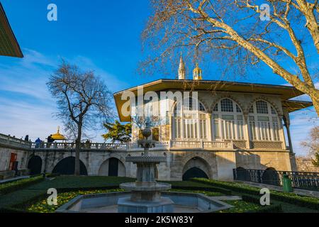 Padiglione di Baghdad o Bagdat Kosku nel Palazzo Topkapi. Foto di sfondo dei monumenti storici di Istanbul. Istanbul Turchia - 12.27.2021 Foto Stock