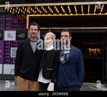 Attori Cosmo Jarvis Claes Bang regista Antonia Campbell-Hughes, UK premiere IT's in US All, Everyman cinema Edinburgh International Film Festival 2022 Foto Stock