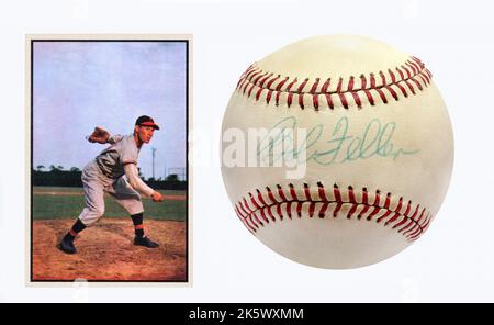 Una carta da baseball Bowman da $1953 di Bob Feller (dominio pubblico) e una storica autografata da Bob Feller Foto Stock