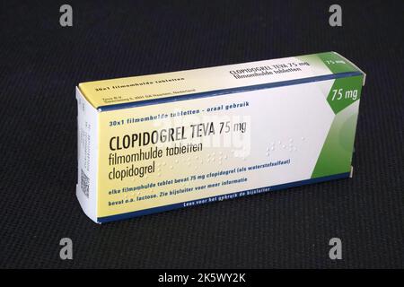 Foto della confezione di clopidogrel compresse, (un farmaco antipiastrinico, diluente del sangue) prodotto da Teva Pharmaceuticals Foto Stock