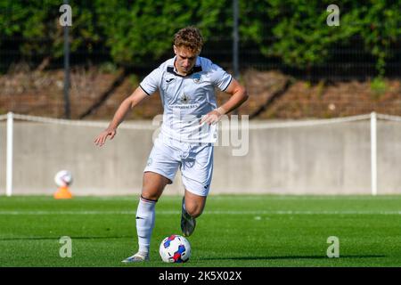 Swansea, Galles. 8 ottobre 2022. Iwan Morgan di Swansea City in azione durante la partita della Professional Development League Cup tra Swansea City Under 18 e Exeter City Under 18 alla Swansea City Academy di Swansea, Galles, Regno Unito, il 8 ottobre 2022. Credit: Duncan Thomas/Majestic Media. Foto Stock