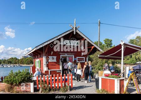 Cafe Regatta, una piccola e stravagante caffetteria all'aperto vicino al mare a Helsinki, Finlandia Foto Stock