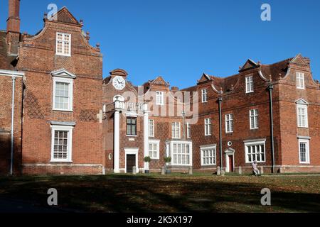 Ipswich, Suffolk, UK - 10 ottobre 2022 : luminoso pomeriggio autunnale in città. Christchurch Mansion House. Foto Stock