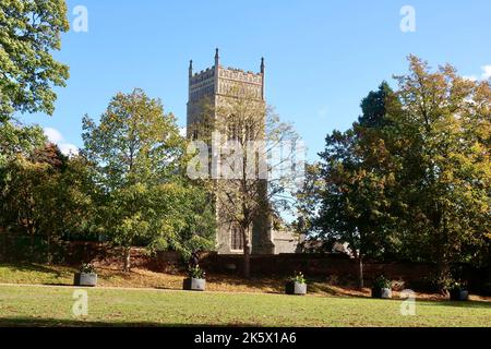 Ipswich, Suffolk, UK - 10 ottobre 2022 : luminoso pomeriggio autunnale in città. Cinguettio di St Margarets. Foto Stock