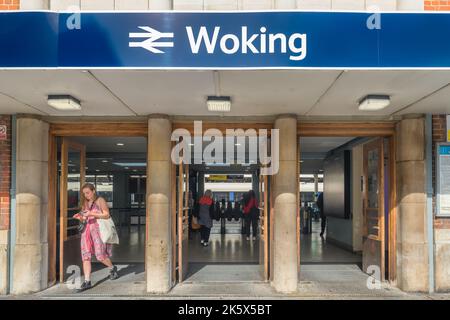 Woking stazione ferroviaria Foto Stock