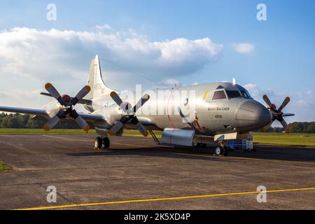 Royal Norwegian Navy Lockheed P-3C Orion aereo di sorveglianza marittima sul tarmac della base aerea Kleine Brogel, Belgio - 13 settembre 2014 Foto Stock