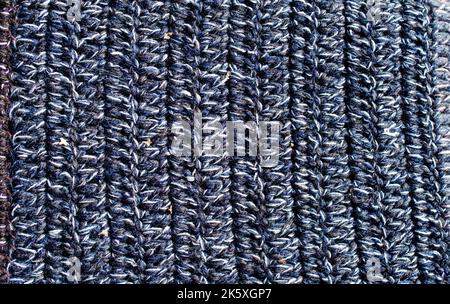 strisce colorate diverse sulla superficie del tessuto lavorato a maglia. tessuti tappeti retrò o tappeti. la texture del tessuto è una combinazione con la geometria di Foto Stock
