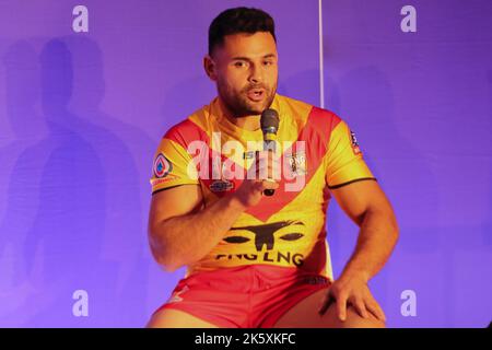 Manchester, Regno Unito. 10th Ott 2022. Science and Industry Museum, Liverpool Road, Manchester, 10th ottobre 2022. Lancio del torneo della Coppa del mondo di Rugby League 2021 Rhyse Martin di Papua Nuova Guinea parla durante il lancio del torneo della Coppa del mondo di Rugby League 2021 Credit: Touchlinepics/Alamy Live News Foto Stock