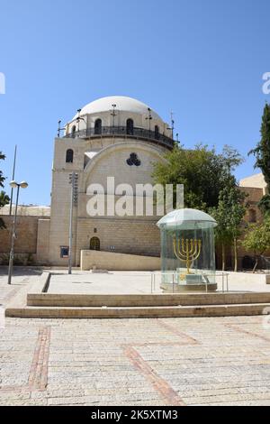 Sinagoga di Hurva nel quartiere ebraico - Città Vecchia di Gerusalemme durante Rosh Hashanah 2022 Foto Stock