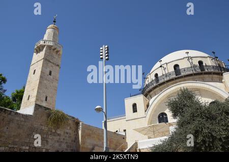 Sinagoga di Hurva nel quartiere ebraico - Città Vecchia di Gerusalemme durante Rosh Hashanah 2022 Foto Stock