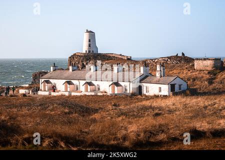 La Chiesa di San Dwynwen in un giorno d'estate brillante, Ynys Llanddwyn Foto Stock