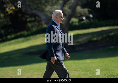 Washington, Stati Uniti. 10th Ott 2022. Il presidente degli Stati Uniti Joe Biden torna alla Casa Bianca a Washington, DC dopo un viaggio a Wilmington, DE, 10 ottobre 2022. Photo Credit: Chris Kleponis/Sipa USA Credit: Sipa USA/Alamy Live News Foto Stock