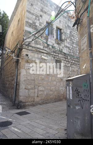 Strade del quartiere ebraico nella città vecchia di Gerusalemme durante Rosh Hashanah 2022 Foto Stock