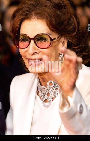 Milano, Italia. 10th Ott 2022. Attrice italiana Sophia Loren all'apertura del suo ristorante Sophia Loren Restaurant Milano (Foto di Mairo Cinquetti/SOPA Images/Sipa USA) Credit: Sipa USA/Alamy Live News Foto Stock