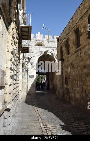 Porta del Leone nel quartiere musulmano - Città Vecchia di Gerusalemme durante Rosh Hashanah 2022 Foto Stock