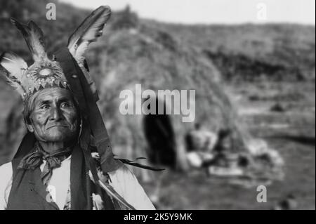 Geronimo fu il più famoso capo Apache e per oltre venticinque anni combatté contro gli Stati Uniti d'America e la sua espansione ad ovest. Foto Stock