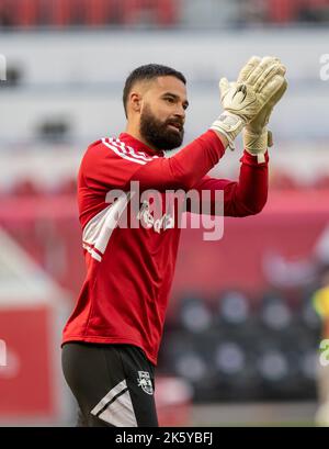 Coronel (1 RBNY) clapping per i tifosi durante la partita della Major League Soccer tra New York Red Bulls e Charlotte FC alla Red Bull Arena di Harrison, NJ (Georgia Soares/SPP) Credit: SPP Sport Press Photo. 9th 2022 /Alamy Live News Foto Stock