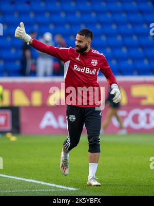 Coronel (1 RBNY) riscaldamento durante la partita della Major League Soccer tra New York Red Bulls e Charlotte FC alla Red Bull Arena di Harrison, NJ (Georgia Soares/SPP) Credit: SPP Sport Press Photo. 9th 2022 /Alamy Live News Foto Stock