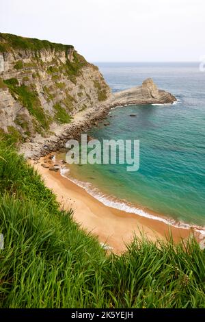 Spiaggia più occidentale di Playa de Langre dal Camino de Santiago (percorso Camino del Norte). Foto Stock