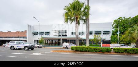 Auto della polizia del queensland fuori dalla stazione di polizia di Mackay nel queensland settentrionale, australia Foto Stock