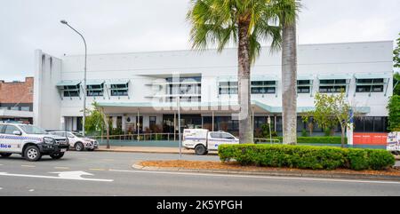 Auto della polizia del queensland fuori dalla stazione di polizia di Mackay nel queensland settentrionale, australia Foto Stock