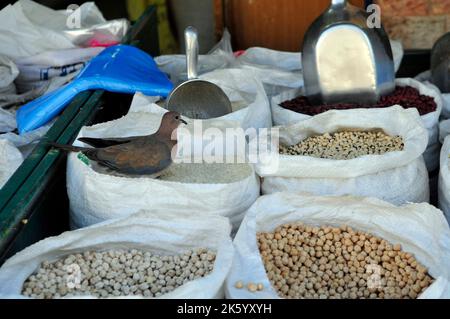 Il vivace mercato di Machane Yehuda a Gerusalemme, Israele. Foto Stock