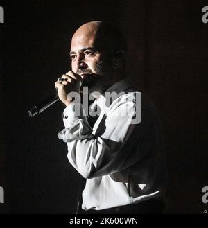 Teatro Creberg, Bergamo, Italia, 10 ottobre 2022, Negramaro , Giuliano Sangiorgi durante Negramaro - Concerto musicale Foto Stock