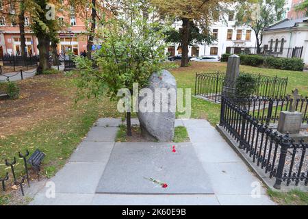 STOCCOLMA, SVEZIA - 22 AGOSTO 2018: Pietra grave di Olof Palme, primo ministro svedese assassinato a Stoccolma. Il mistero rimane irrisolto. Foto Stock