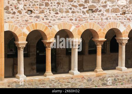 Chiostro di Salles en Beaujolais in Francia Foto Stock