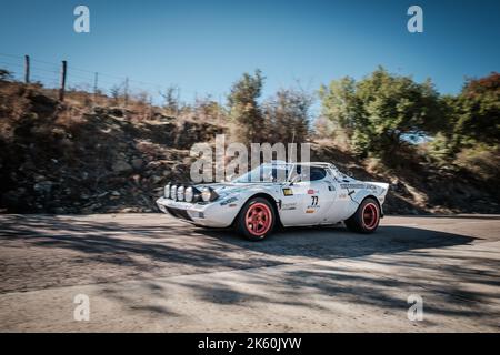 Novella, Corsica, Francia - 7th ottobre 2022: Philippe Vandromme e Frederic Vivier gareggiano nella loro Lancia Stratos nel Tour de Corse Historiq 2022 Foto Stock